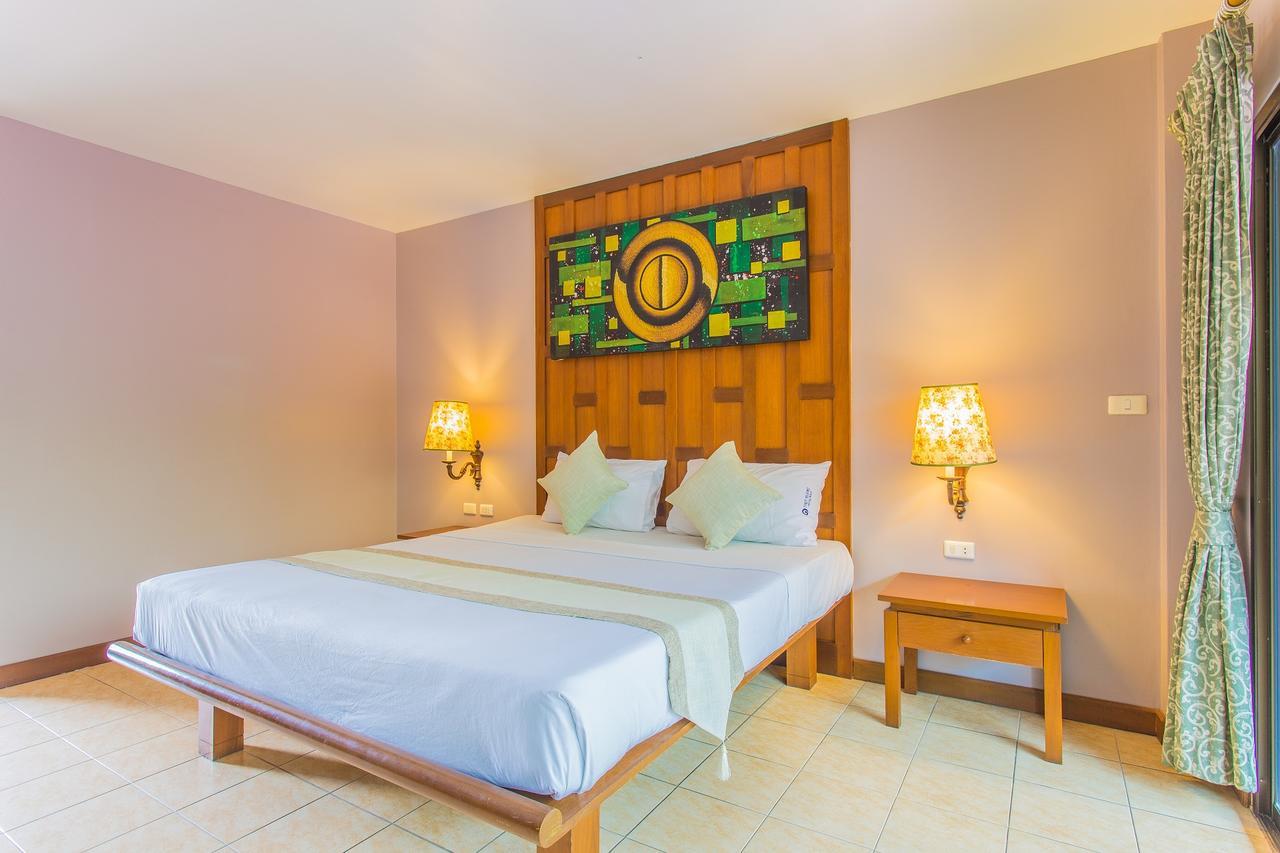 First Resort Albergo Patong Exterior photo