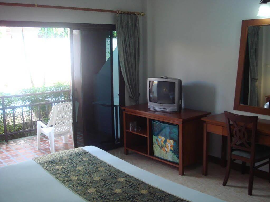 First Resort Albergo Patong Exterior photo